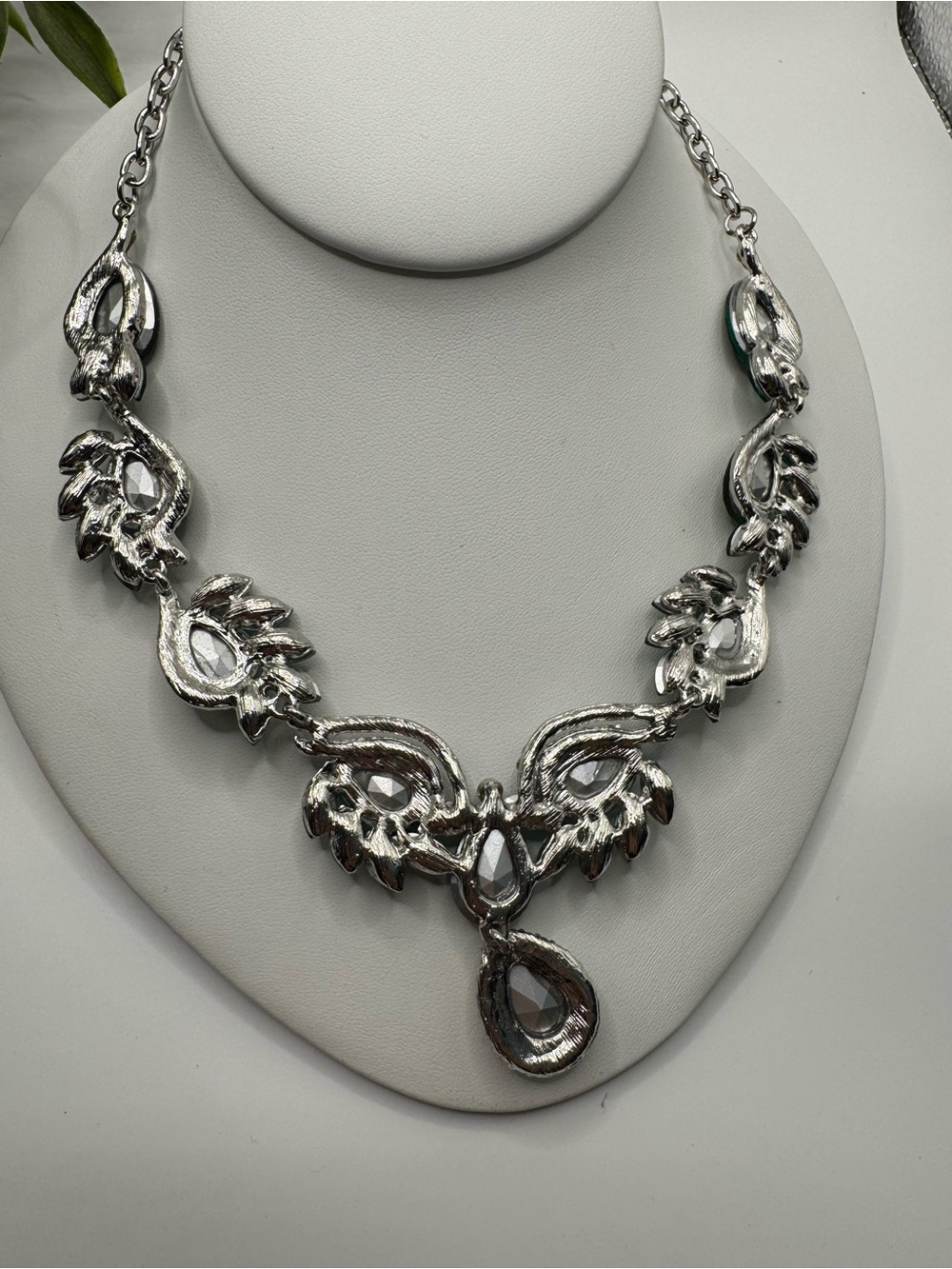 Modern statement jewelry set, green and clear glass stones. Pierced earrings. - Picture 7 of 9